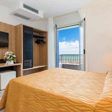 Hotel Nettuno Каорле Екстериор снимка
