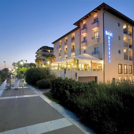Hotel Nettuno Каорле Екстериор снимка