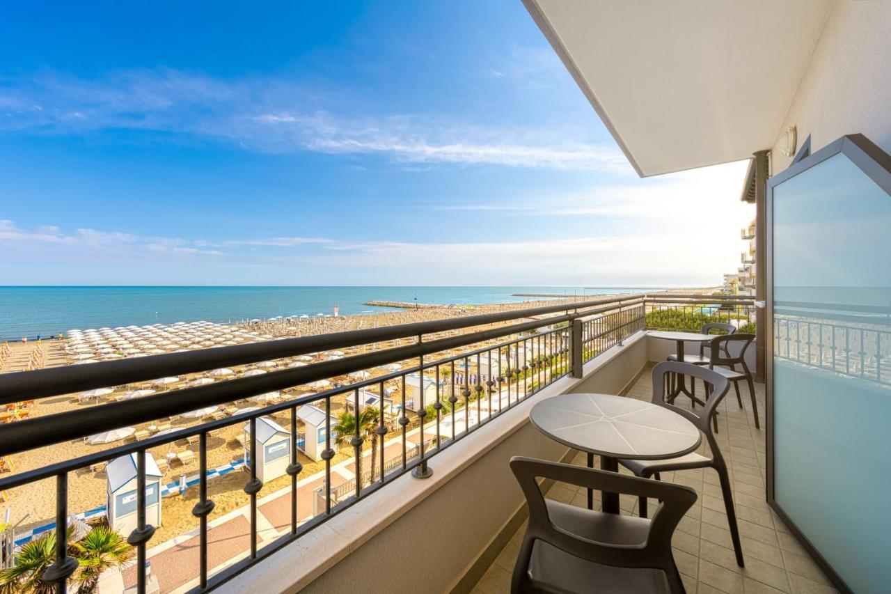 Hotel Nettuno Каорле Екстериор снимка