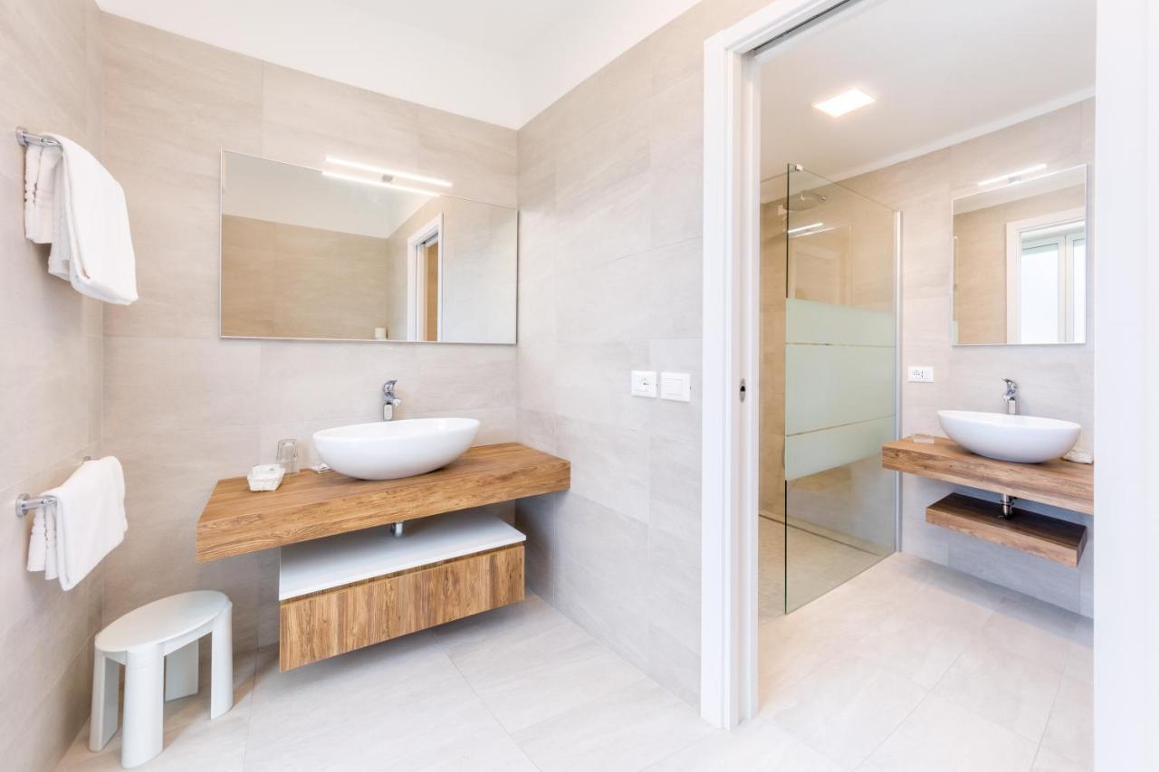 Hotel Nettuno Каорле Екстериор снимка