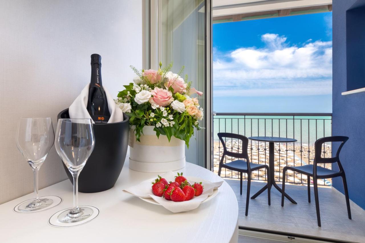 Hotel Nettuno Каорле Екстериор снимка