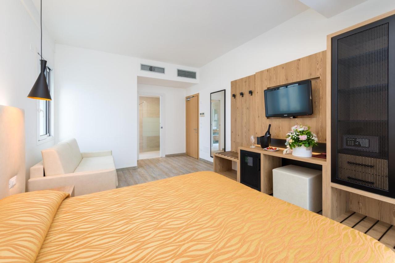 Hotel Nettuno Каорле Екстериор снимка