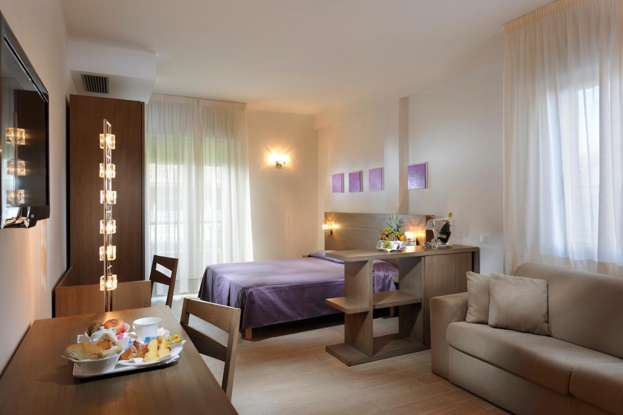 Hotel Nettuno Каорле Екстериор снимка