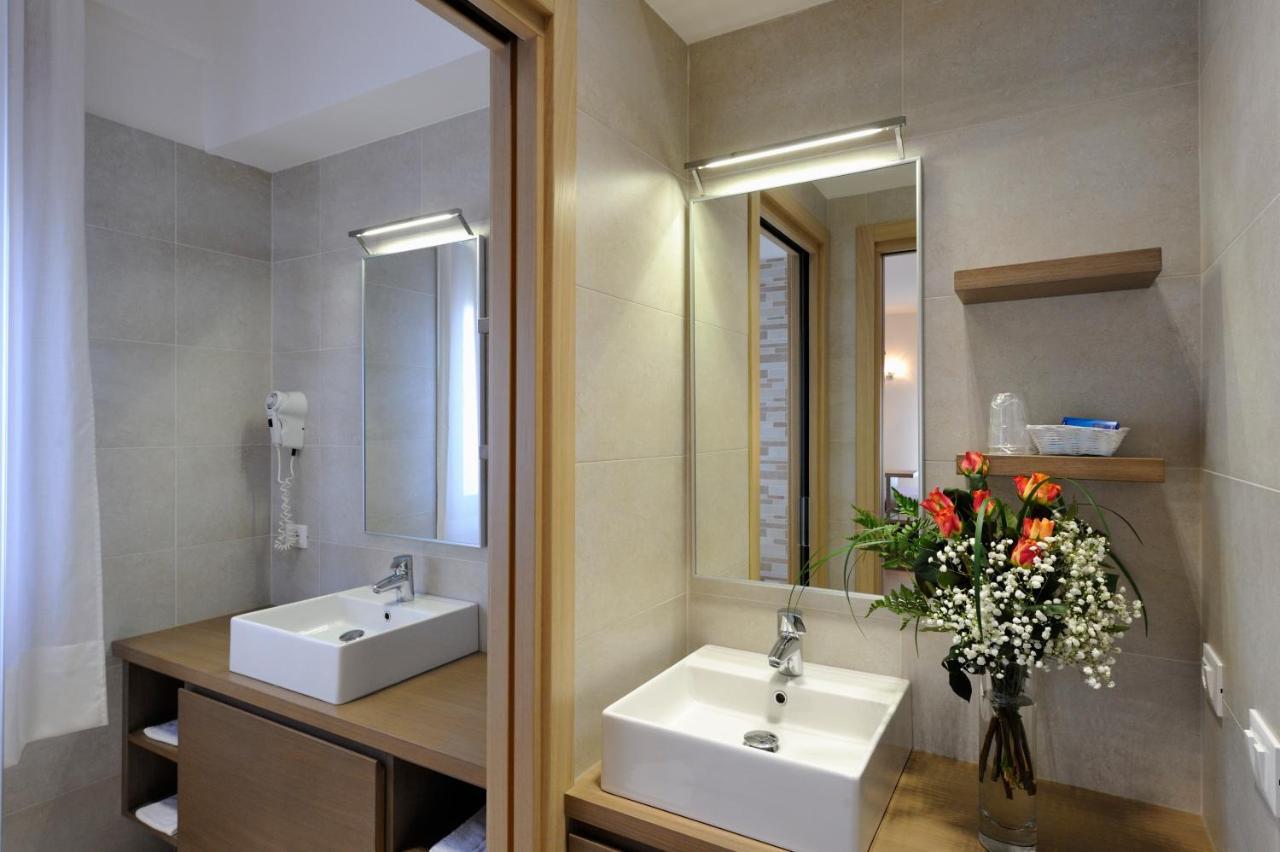 Hotel Nettuno Каорле Екстериор снимка