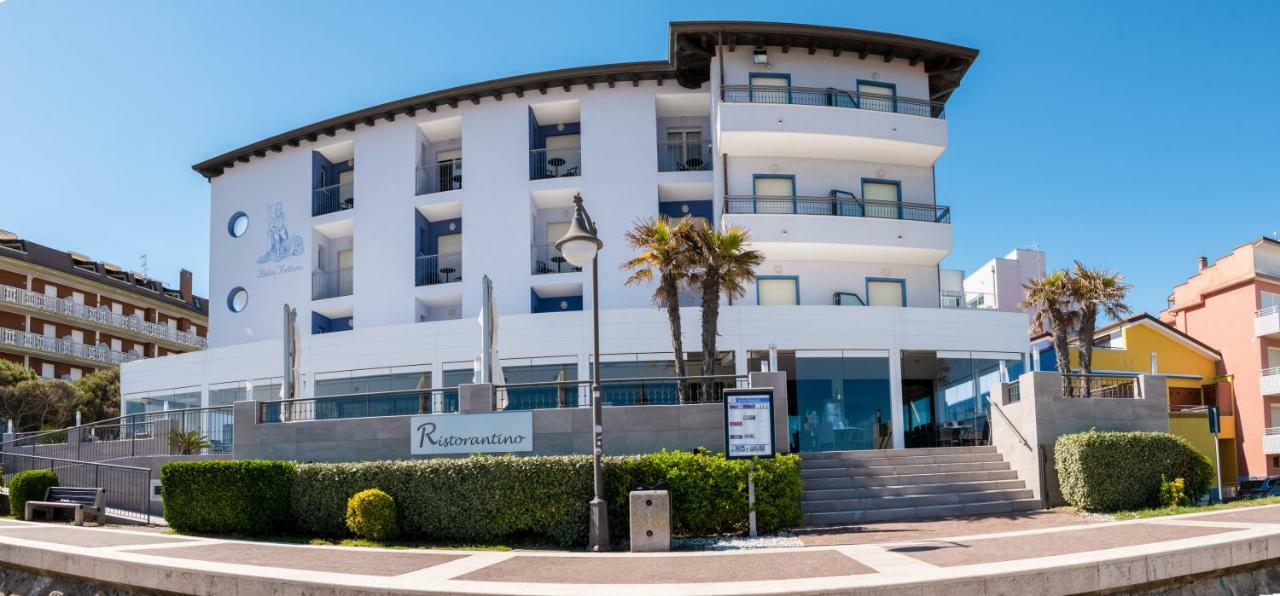 Hotel Nettuno Каорле Екстериор снимка