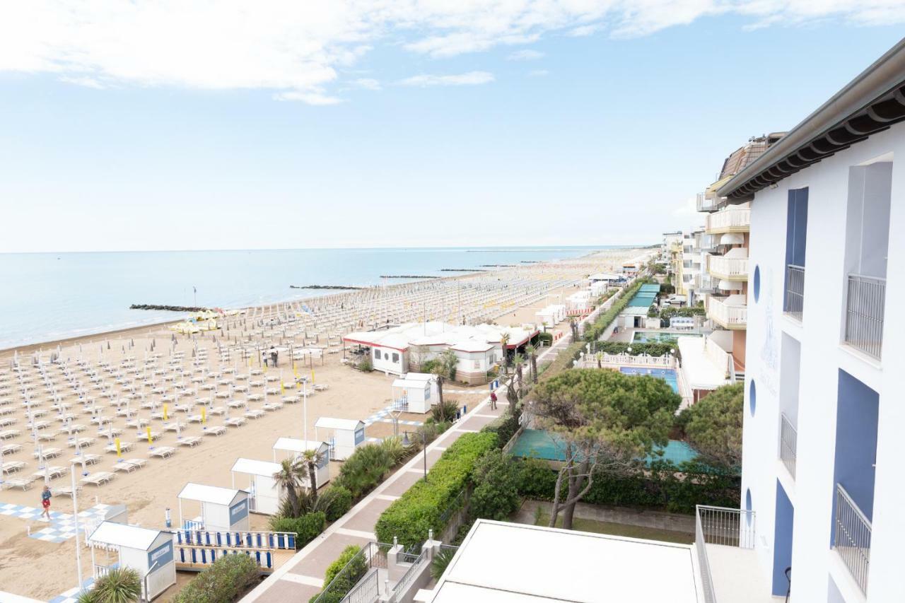 Hotel Nettuno Каорле Екстериор снимка