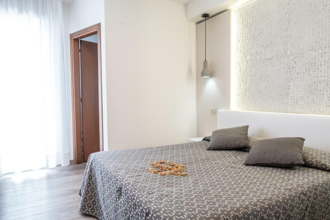 Hotel Nettuno Каорле Екстериор снимка